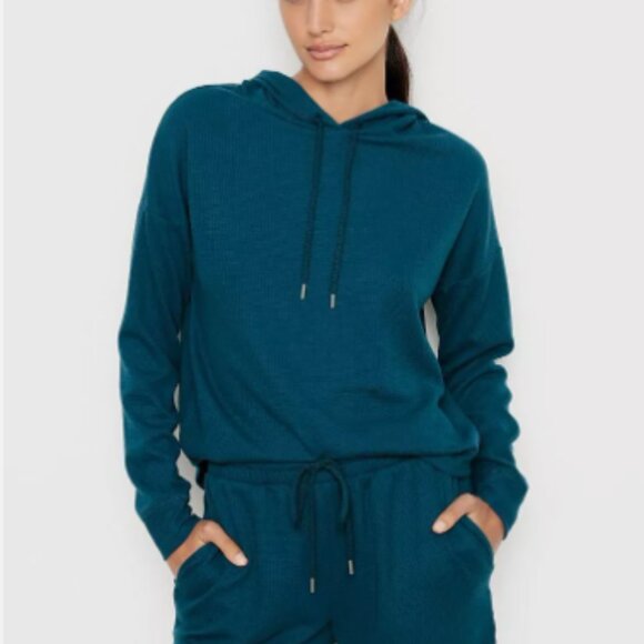 Victoria's Secret Women's Hoodie and Shorts Set - Picture 2 of 6